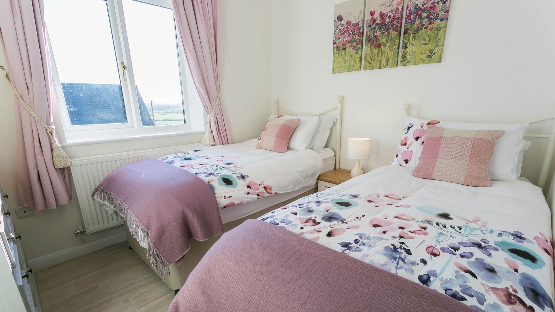 Twin bedroom at Bron Heulog