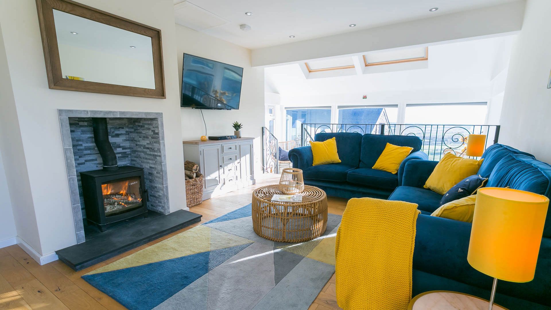 Lounge at Bron Heulog